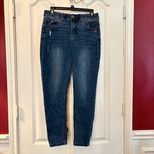Democracy, slightly distressed, Ab technology denim Jeans size 6